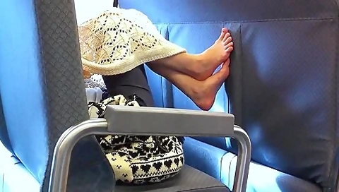 Great Looking Babe Likes Travelling And Having Fun Barefoot