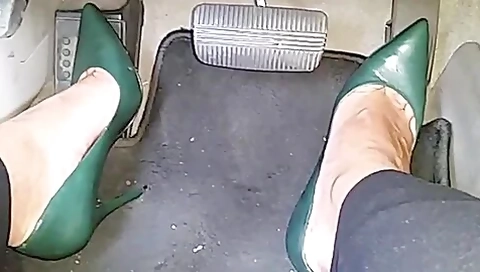 Feet Pressing Pedals In Green Pointed Elf Scarpins