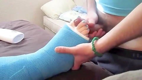 Hot Girl Gets Jizzed All Over Her Toes After Giving A Nice Footjob