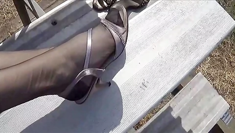 Suzanne - Beautiful Toes In Rht Nylons And Strappy Sandals