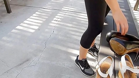 No Se - Sweet Girl With A Ring Looks Sexy Playing With Her Teenage Feet Outdoors