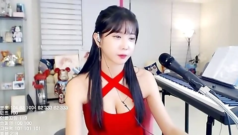 Lovely Korean Singer In Sexy Red Dress Exposes Her Incredible Asian Feet To The Cam