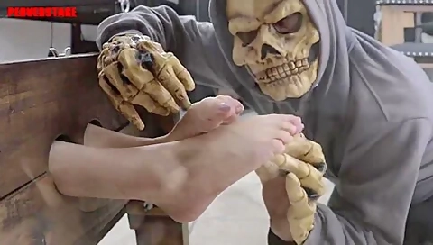 Sugar Skull Tickling 720p