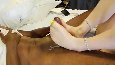 Caucasian Babe With Yellow Toe Nails Gives An Ir Footjob On The Bed