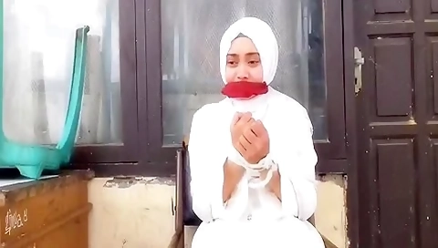 Hijabi Cleave Gag