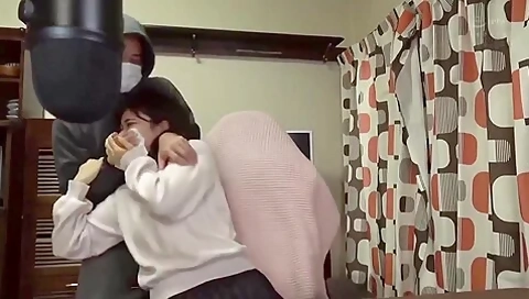 Girl Is Chloroformed By Man 4