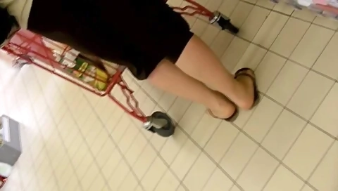 Arabic Active Feet In Supermarket